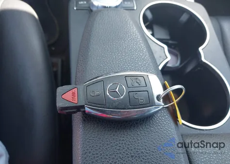 2012 Mercedes-Benz C 300 Sport 4Matic z USA, uszkodzony, nr VIN WDDGF8BB1CR204256